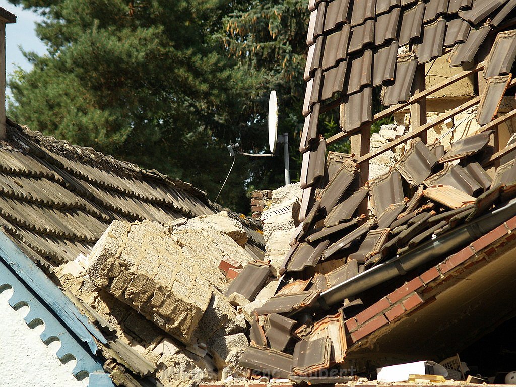 Detonation im Haus Erftstadt Dirmertsheim Brueckenstr P526.JPG